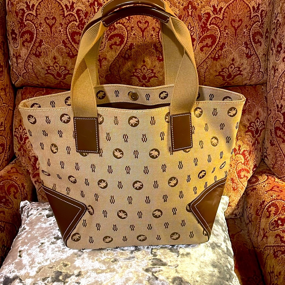 Hunting World Tote